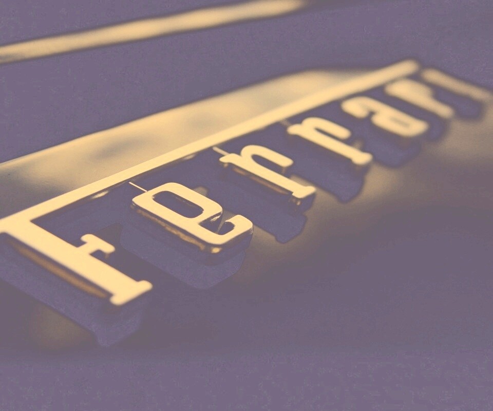 Хромированный логотип Ferrari обои