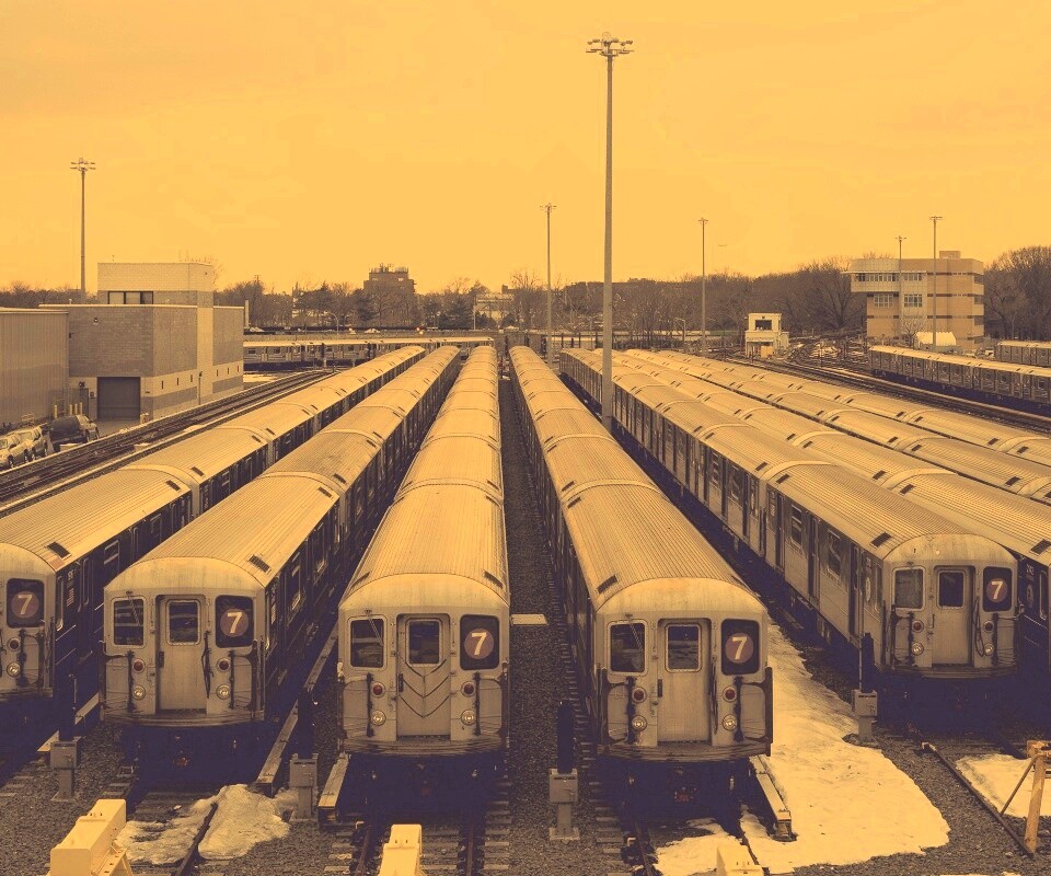 Вагоны метро на стоянке обои