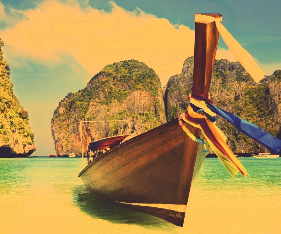 Лодка в райских водах обои