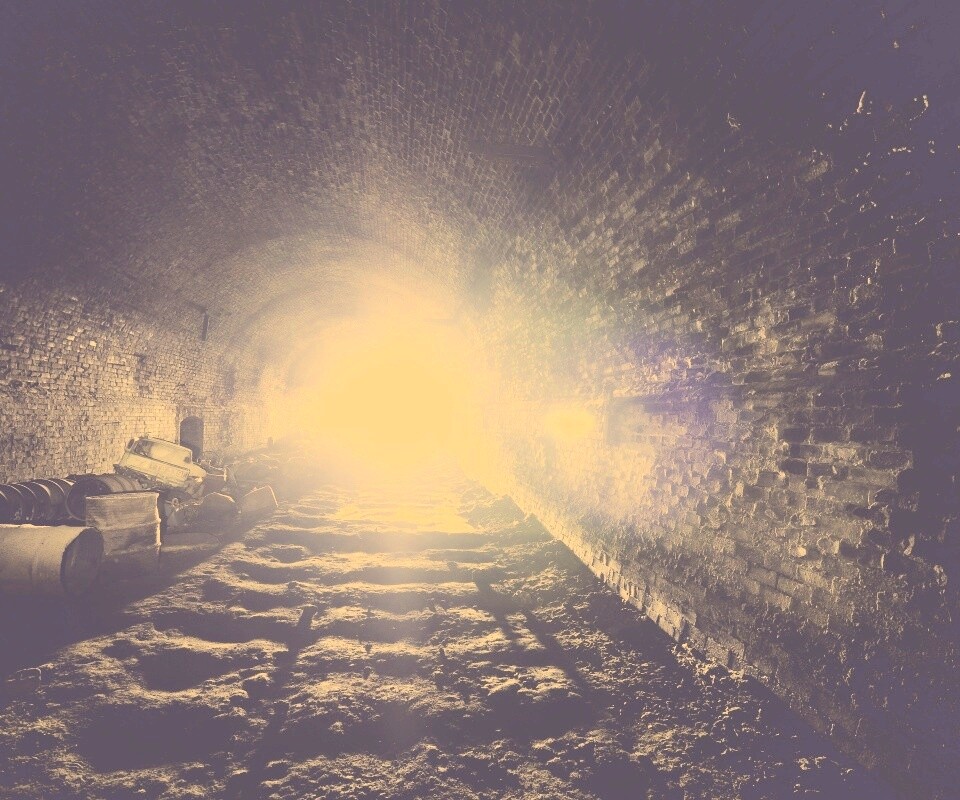 Захламленный тоннель обои