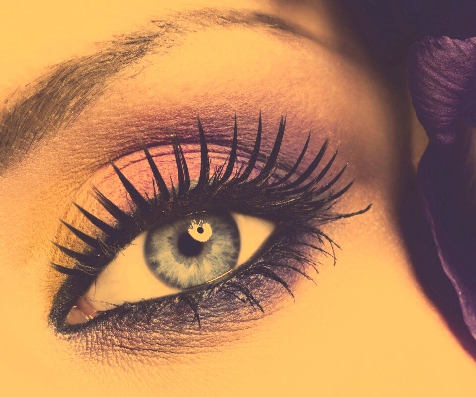 Макияж и цветок обои