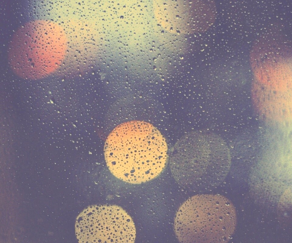 Блики за мокрым стеклом обои