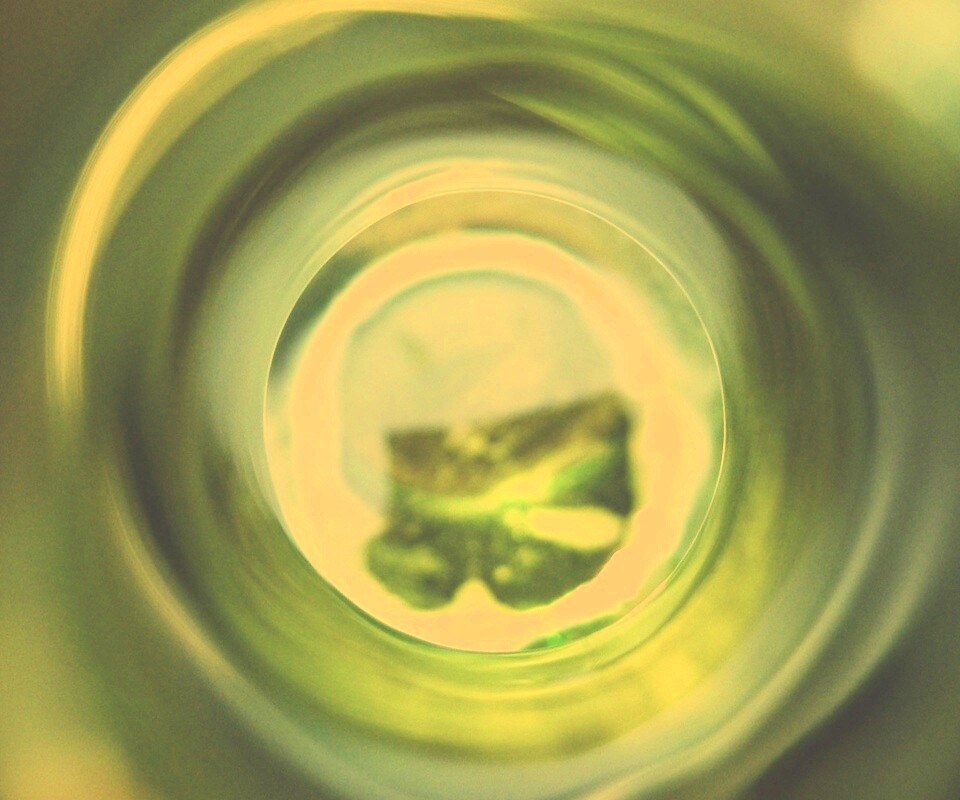 Зеленая бутылка обои