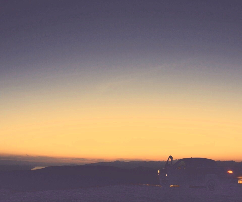 Авто на фоне заката обои