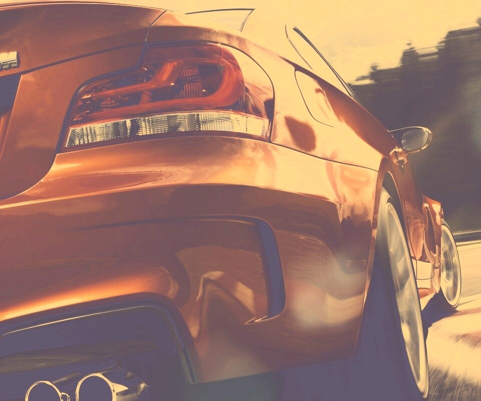 BMW входит в поворот на треке обои