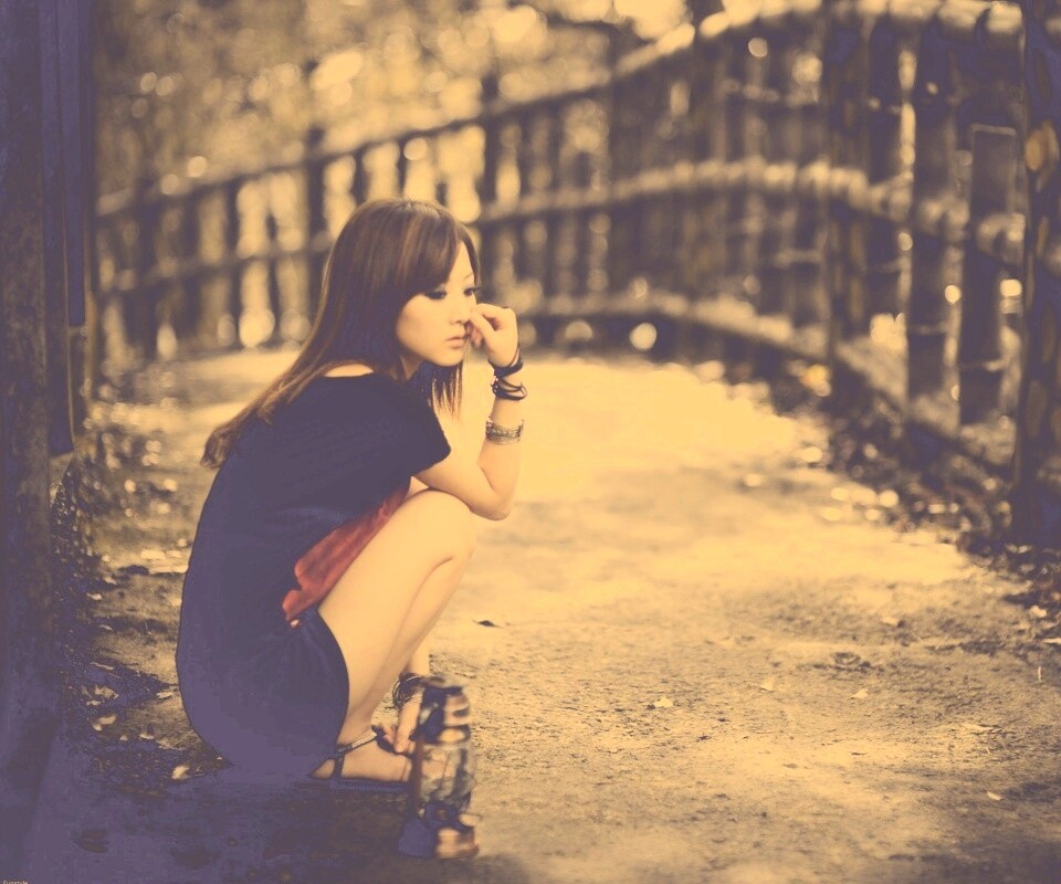 Грустная японская девушка обои