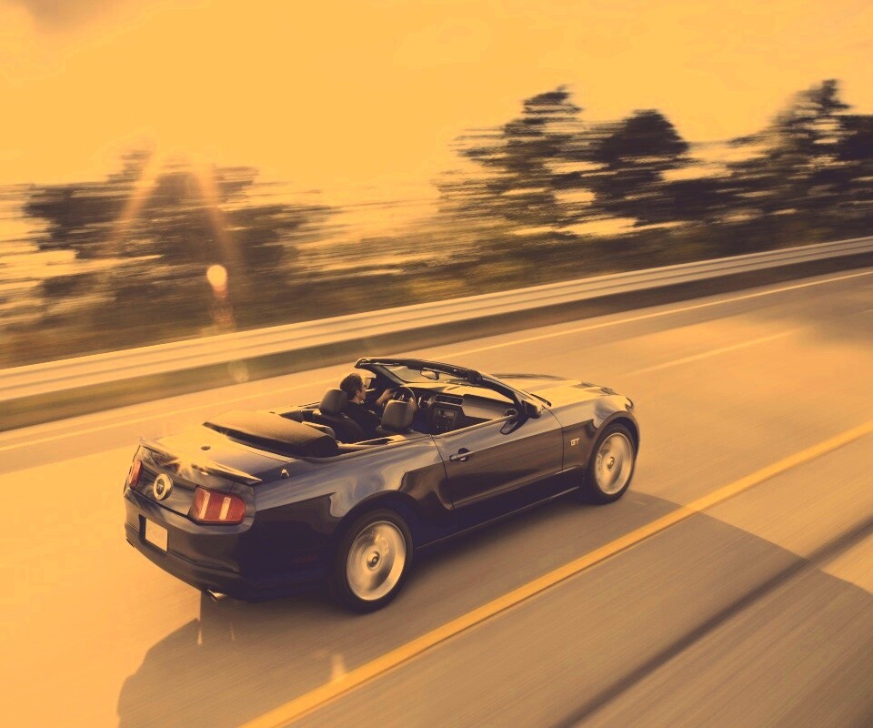 Машина на трассе обои