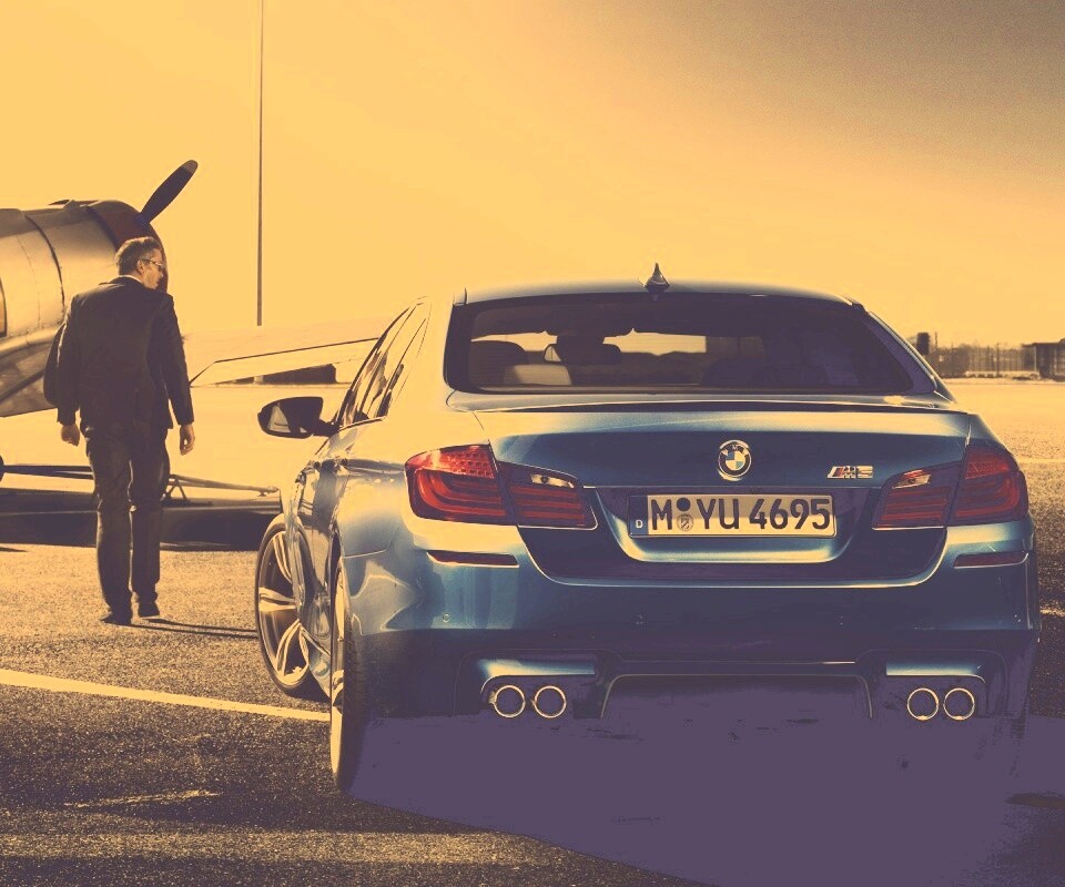 BMW F10 M5 на аэродроме обои
