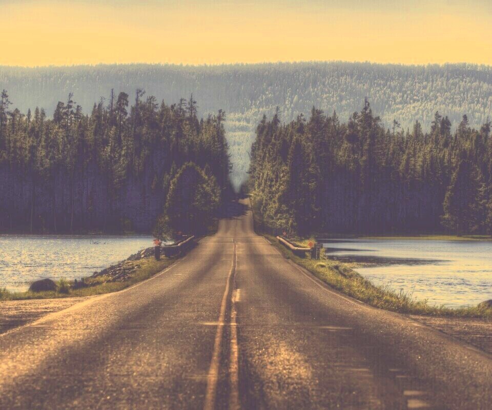 Дорога через озеро обои