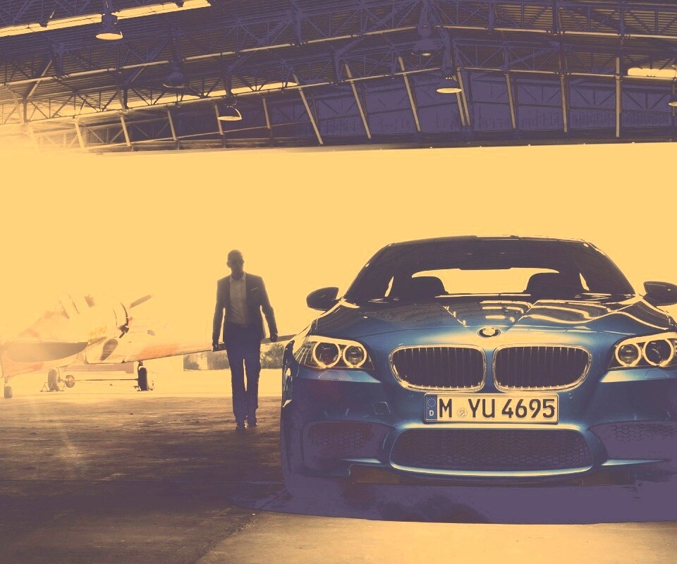 BMW F10 в ангаре обои