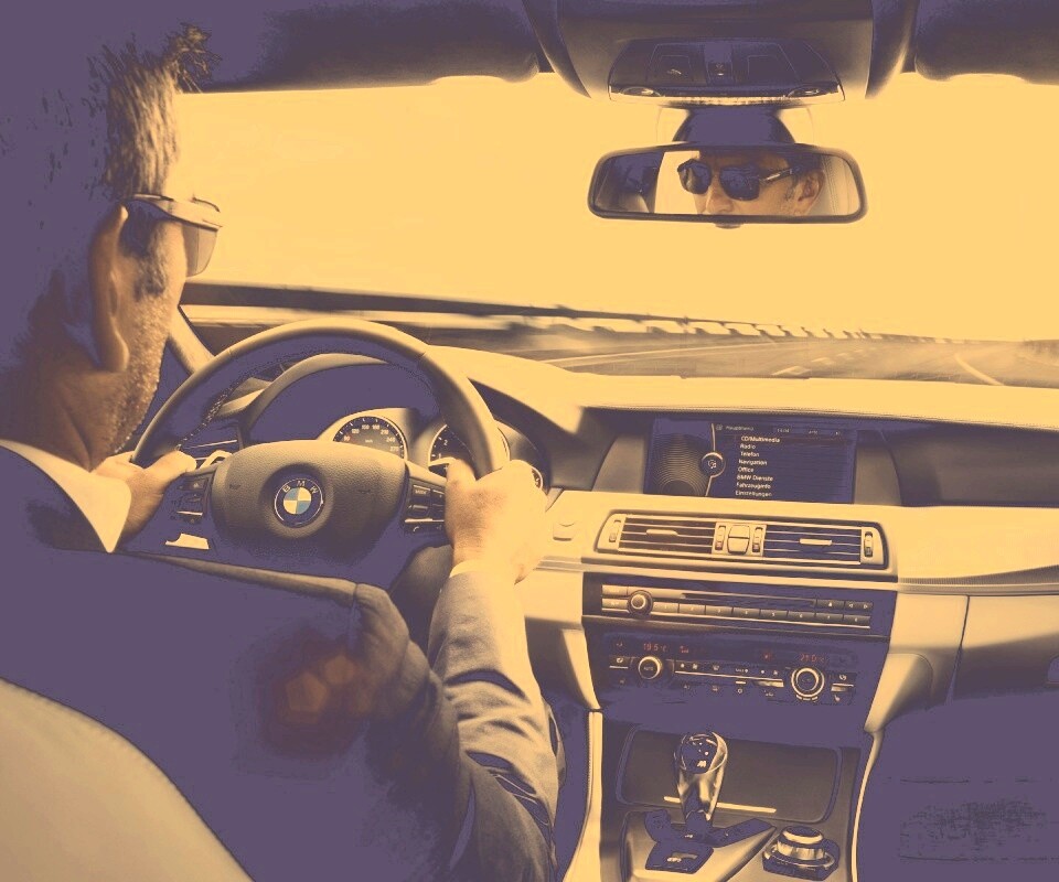 За рулём BMW F10 обои