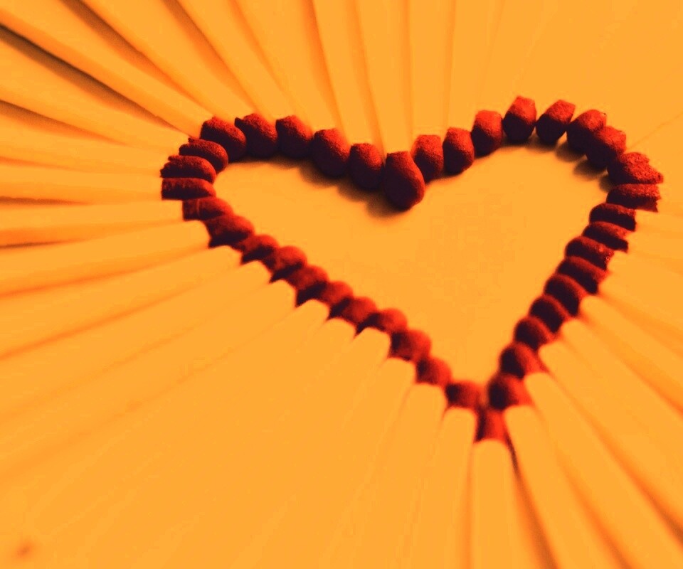 Сердечко из спичек обои