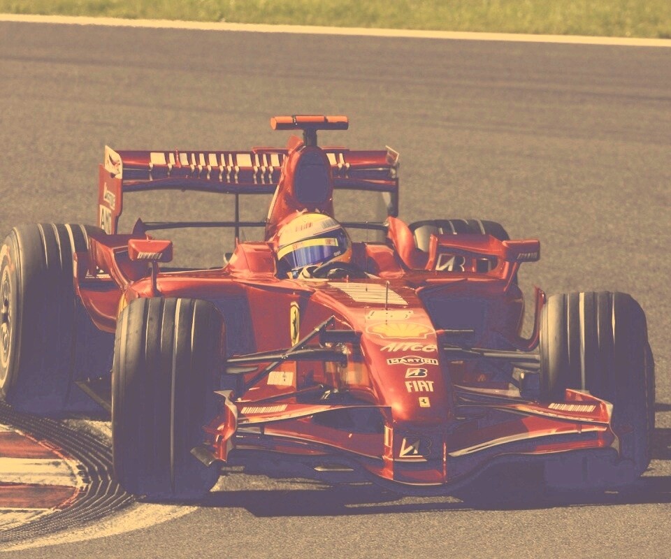 Болид Формула 1 на повороте обои