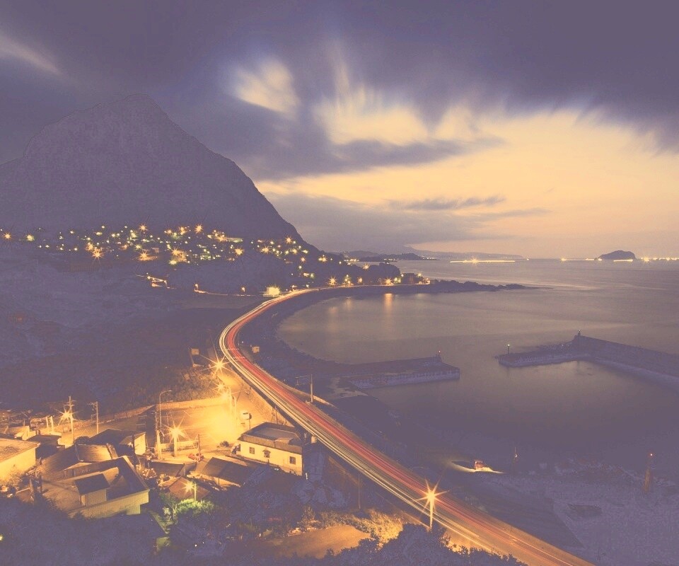 Городок у моря обои