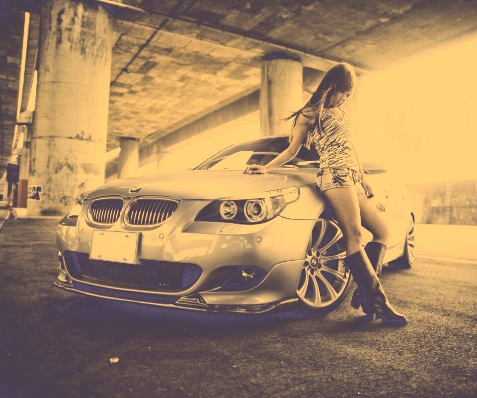 Девушка у BMW обои