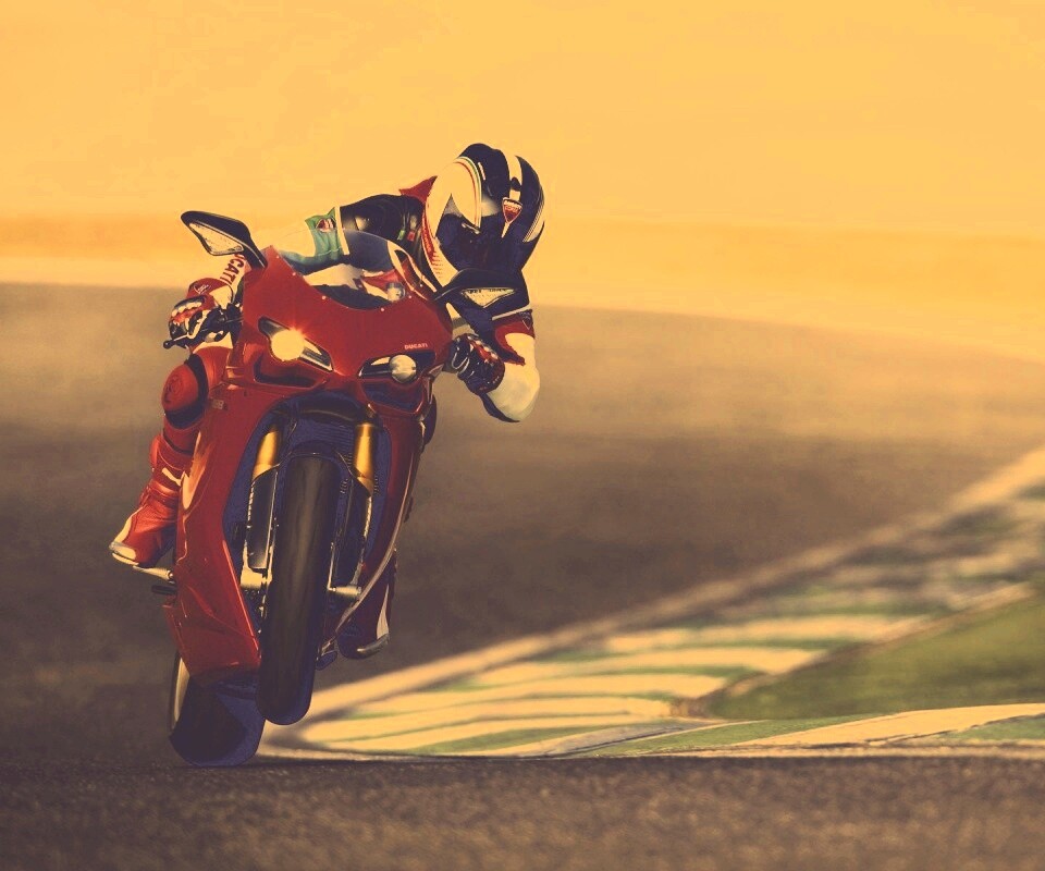 Мотоциклист на заднем колесе обои