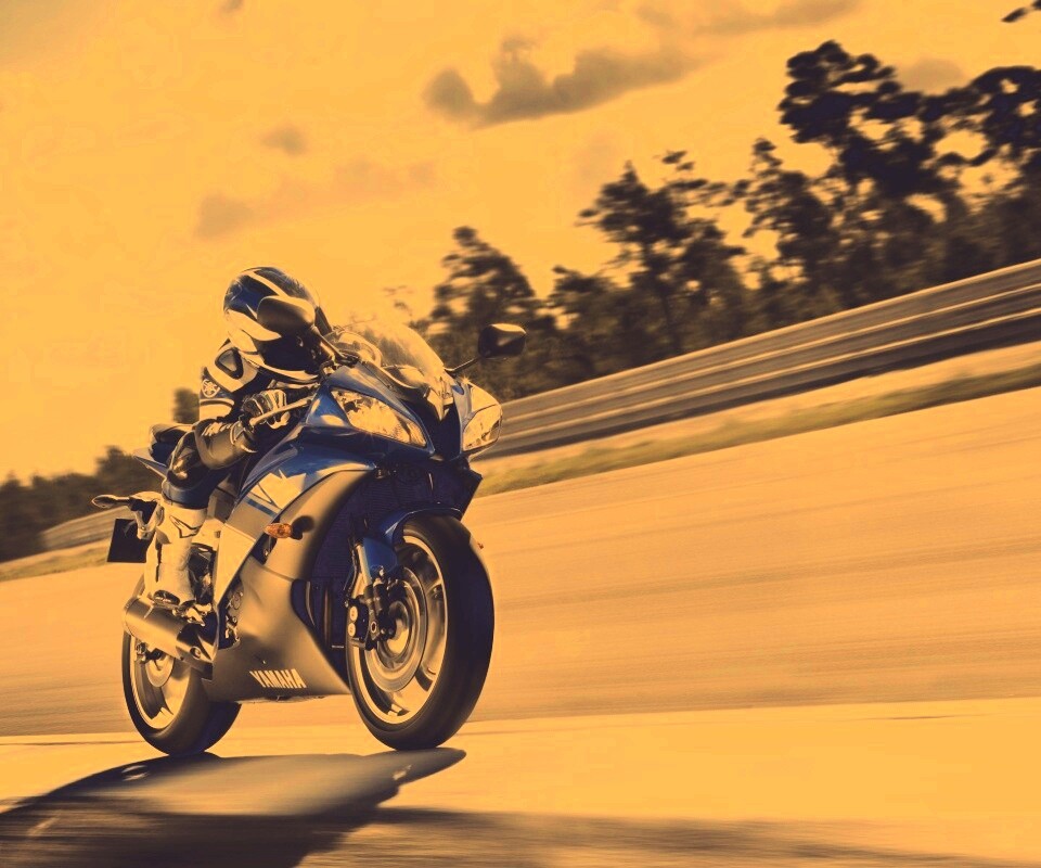 Мотоциклист на треке обои