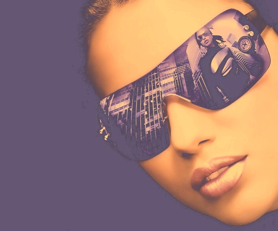 Девушка в стильных очках обои