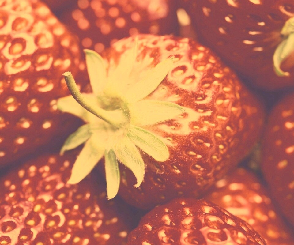 Сочная клубничка обои