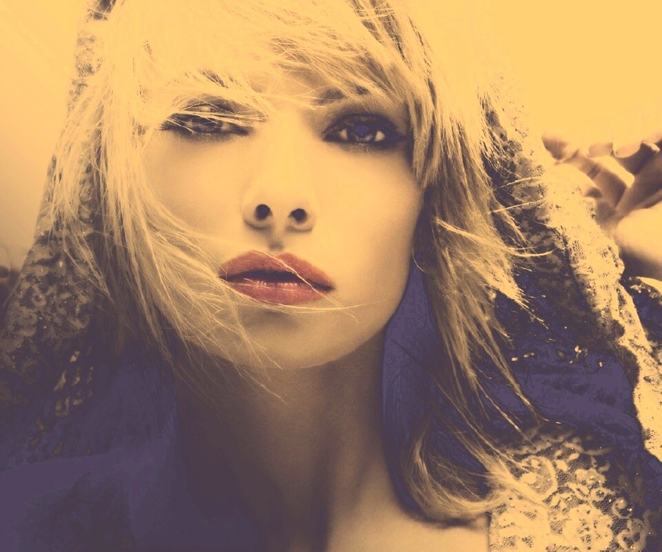 Девушка с красными губами обои