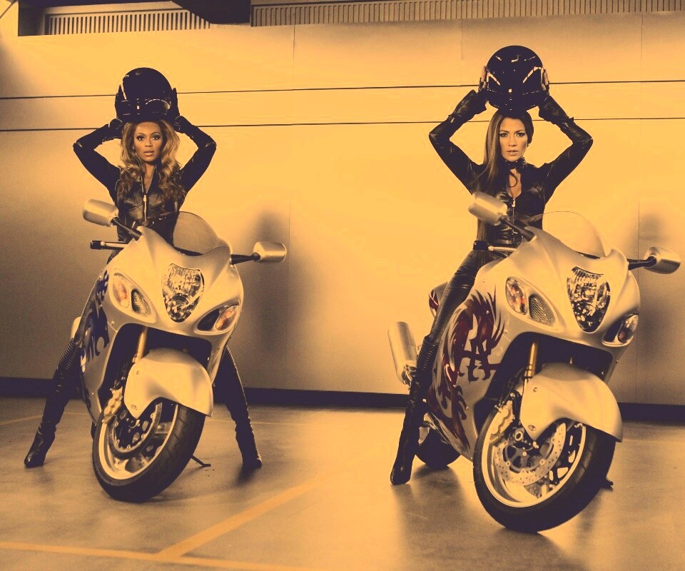 Бейонсе и Джей Ло на мотоциклах обои