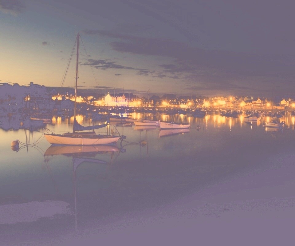 Лодки на вечерней воде обои