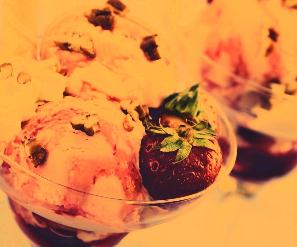 Клубничное мороженное обои