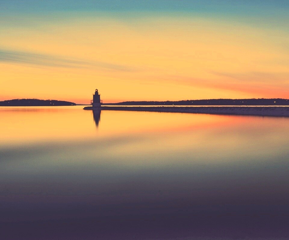 Маяк и его отражение обои