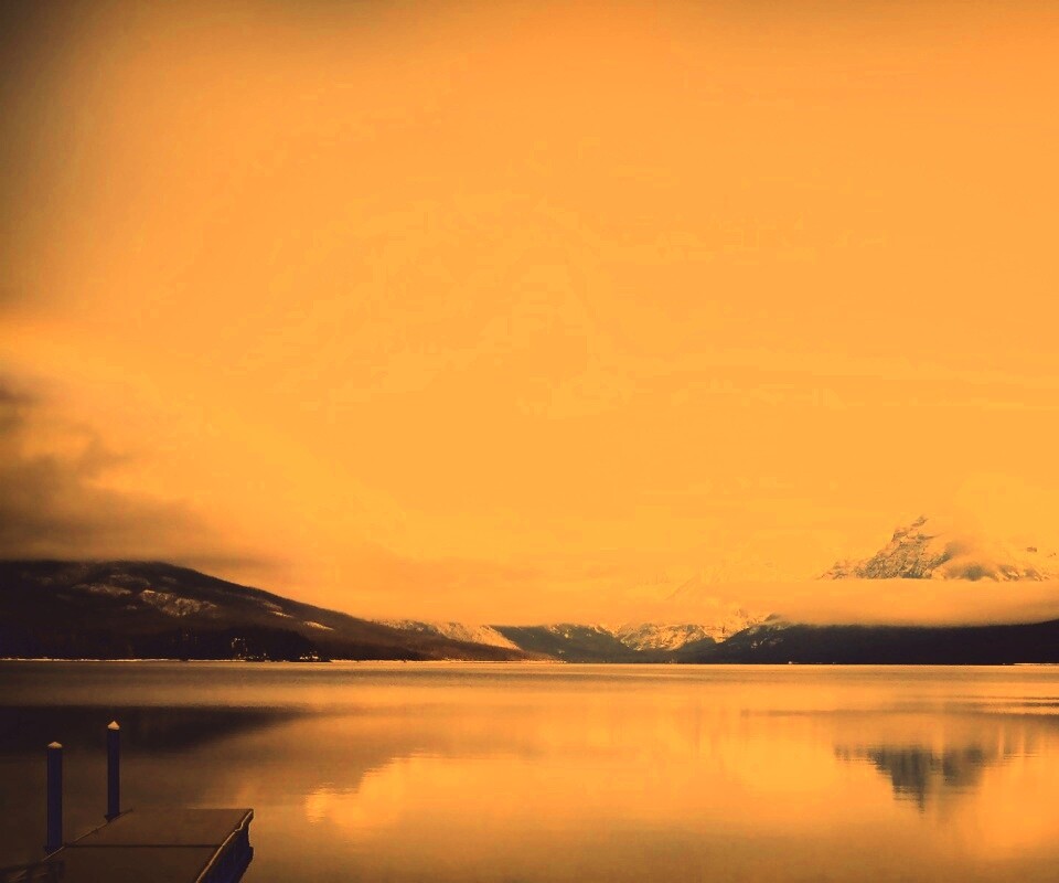 Спокойное горное озеро обои