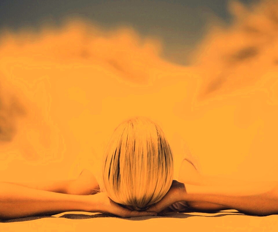 Девушка на солнце обои