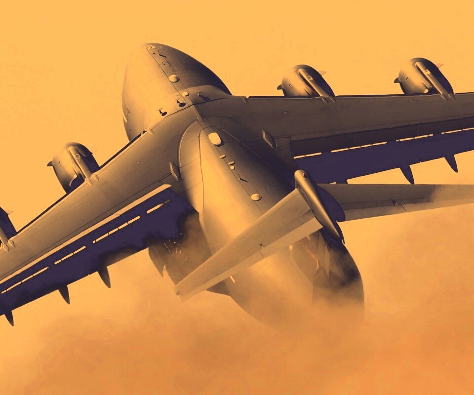 Большой грузовой самолет на взлете обои