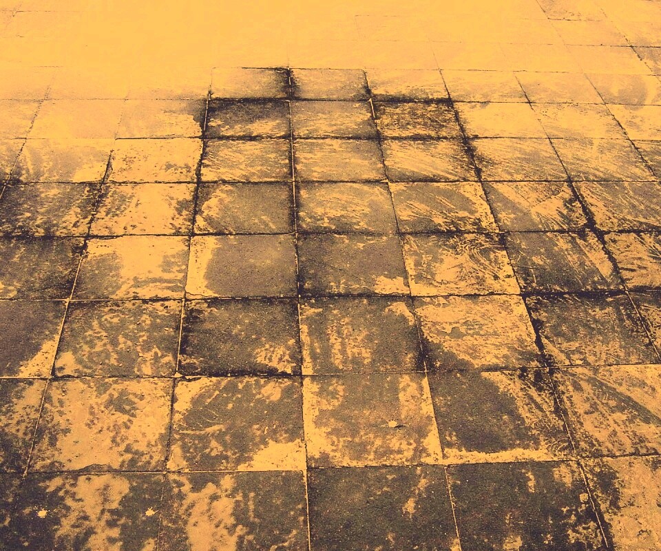 Дорога из серой плитки обои