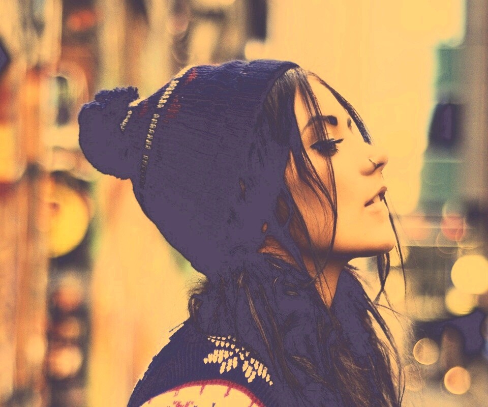 Девушка в шапке обои