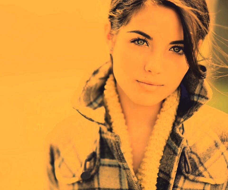 Красивая молодая девушка обои