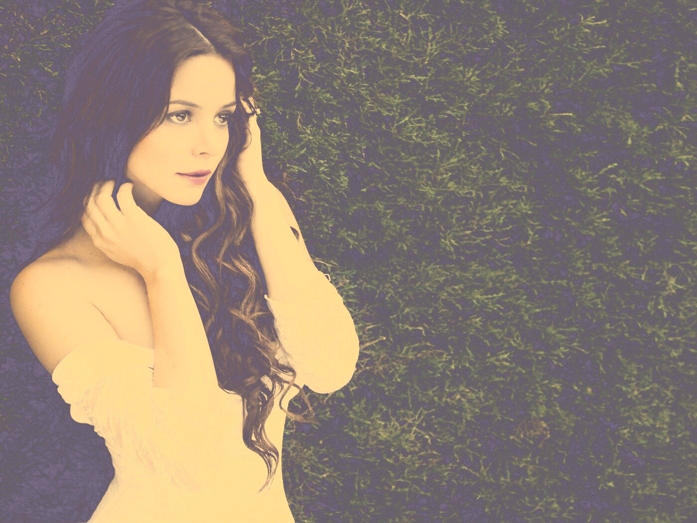 В белом платье обои