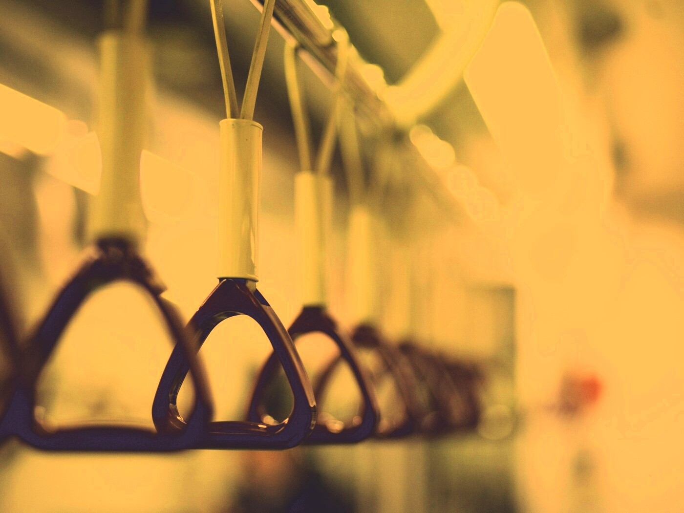 Поручни в метро обои