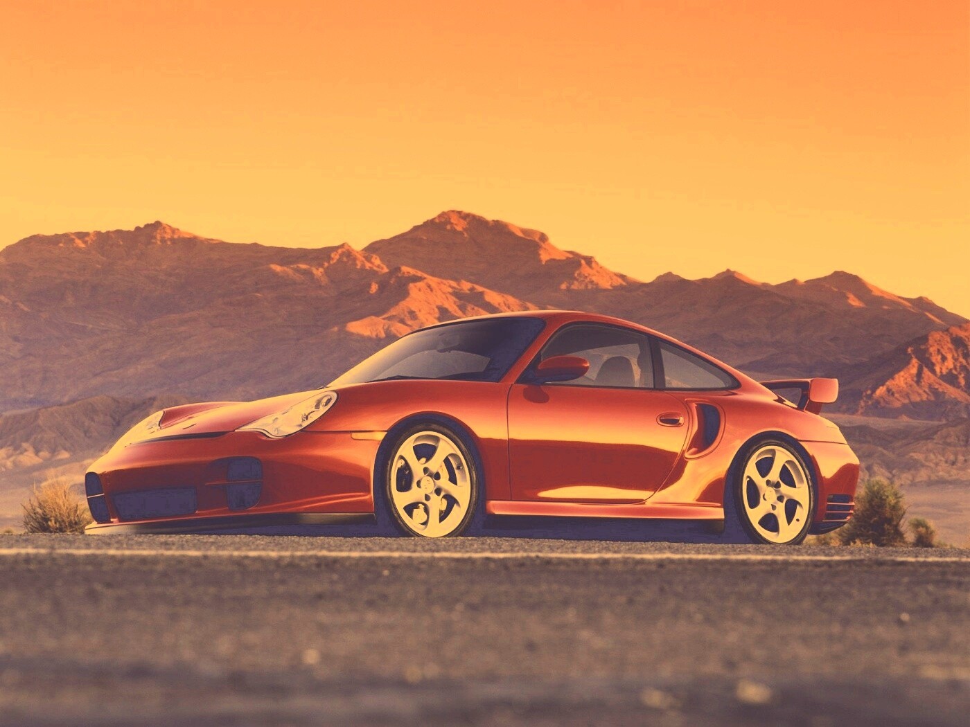 Красный Порше на фоне гор обои