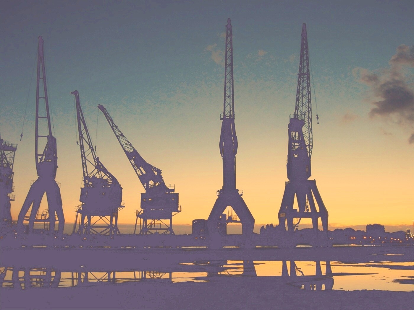 Силуэты портовых кранов обои