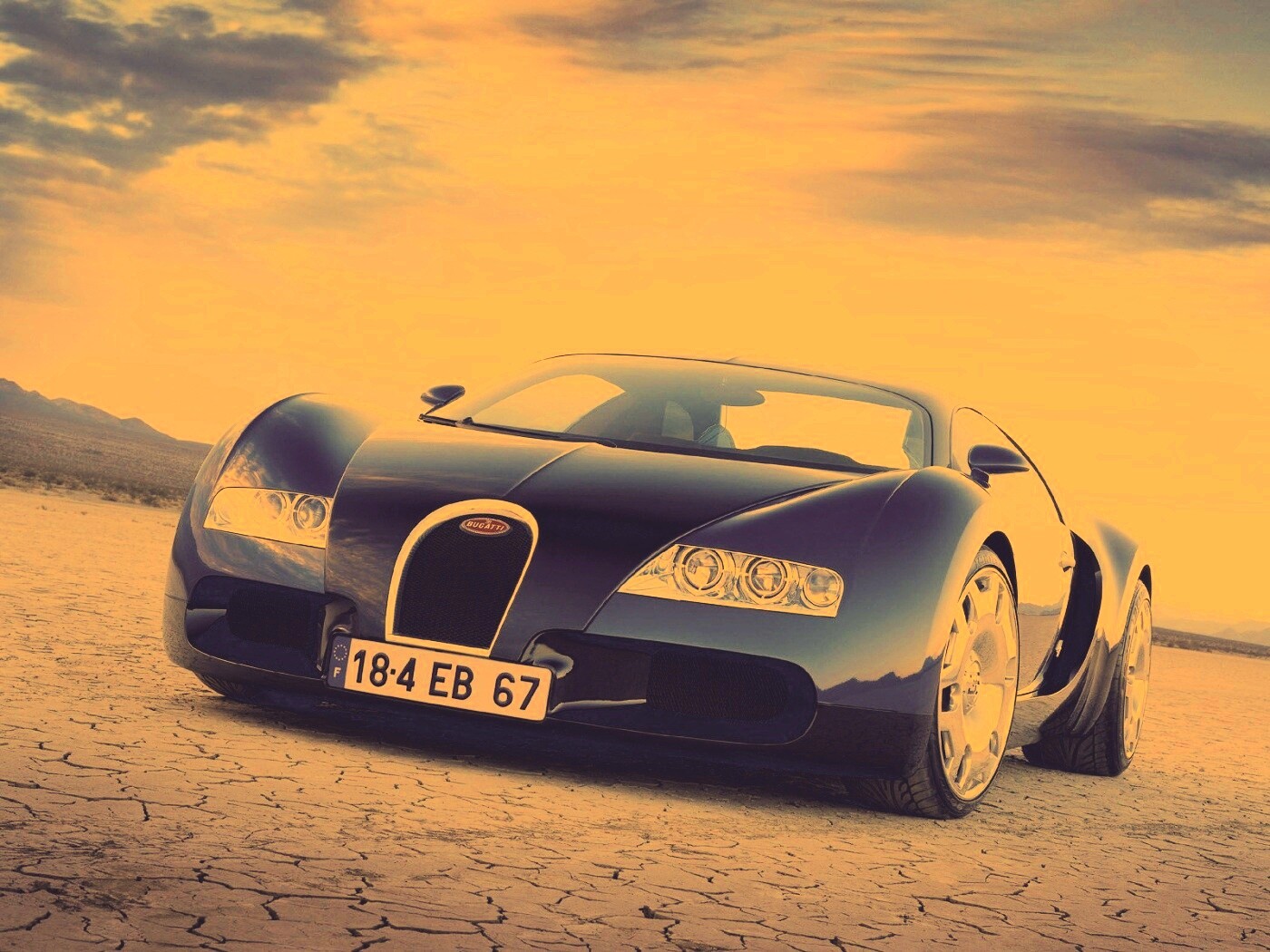 Бугатти в пустыне обои