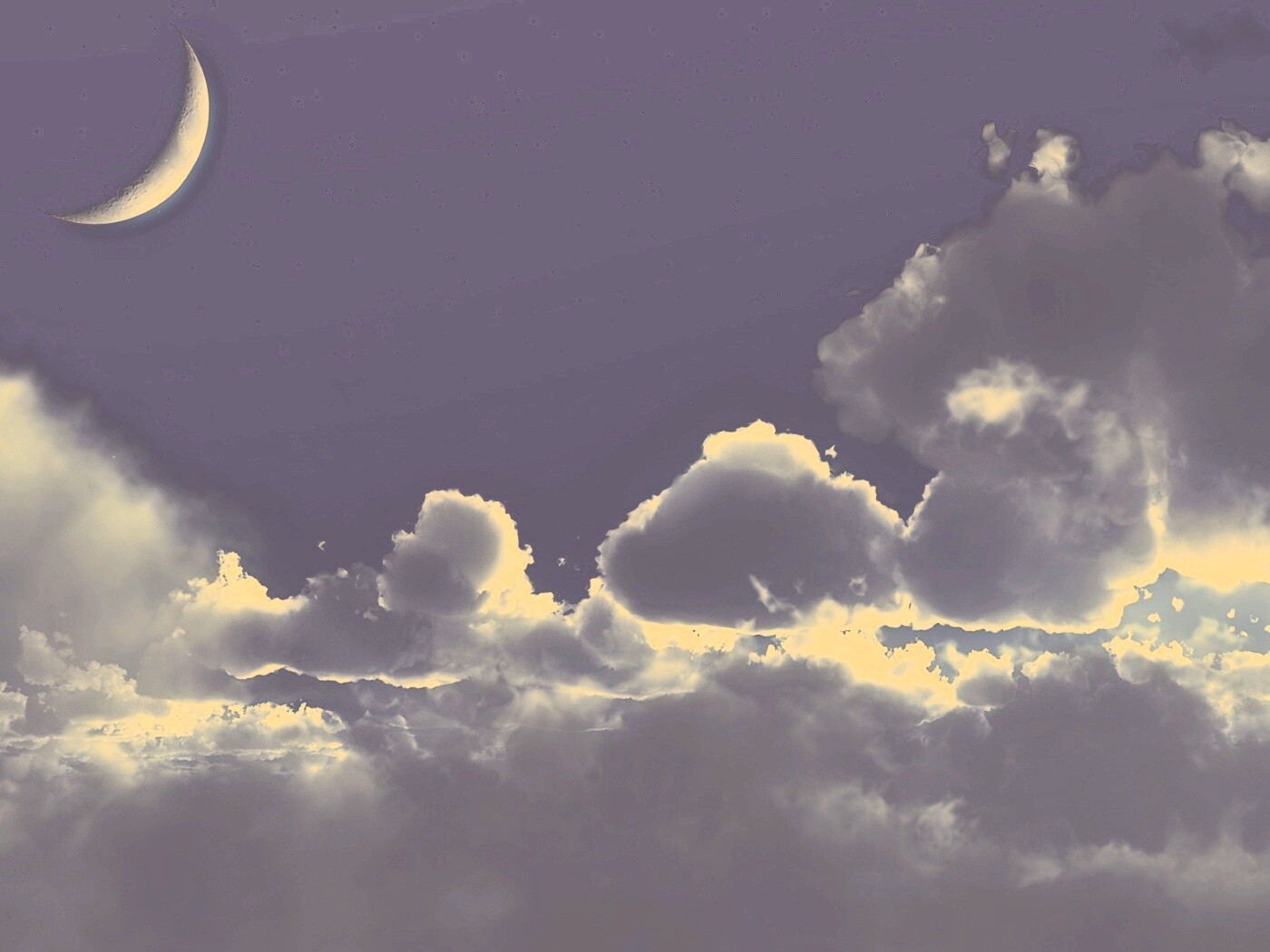 Облака и луна в ночном небе обои