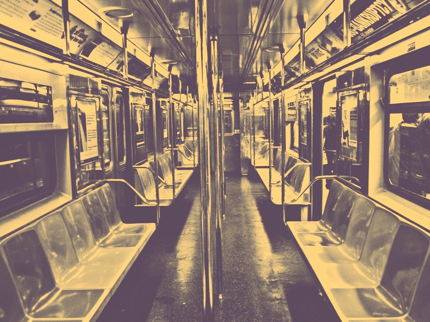 Пустой вагон метро обои