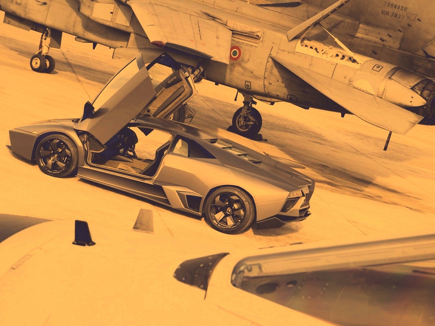 Ламборджини на военной базе обои