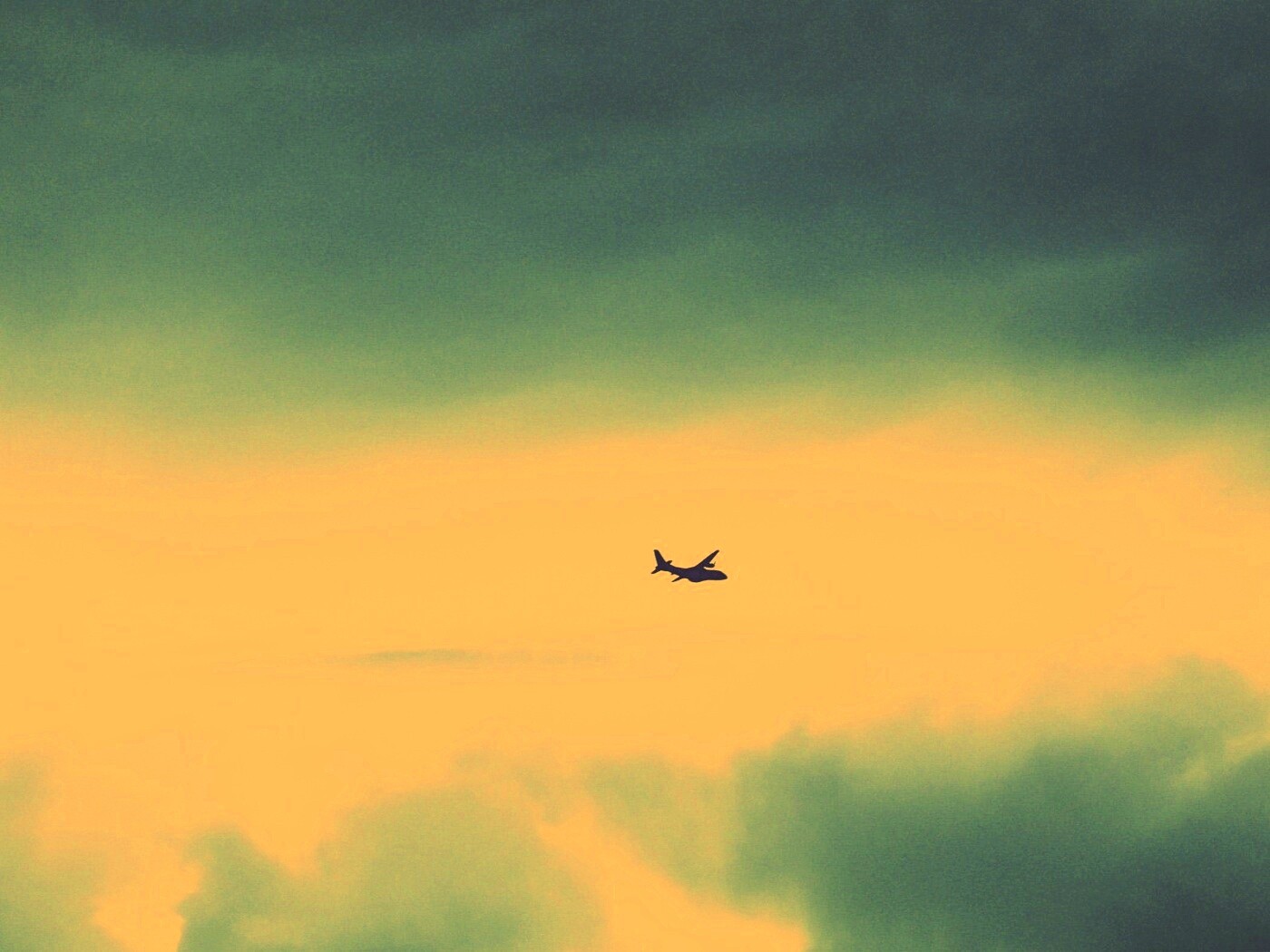 Самолет в небе обои