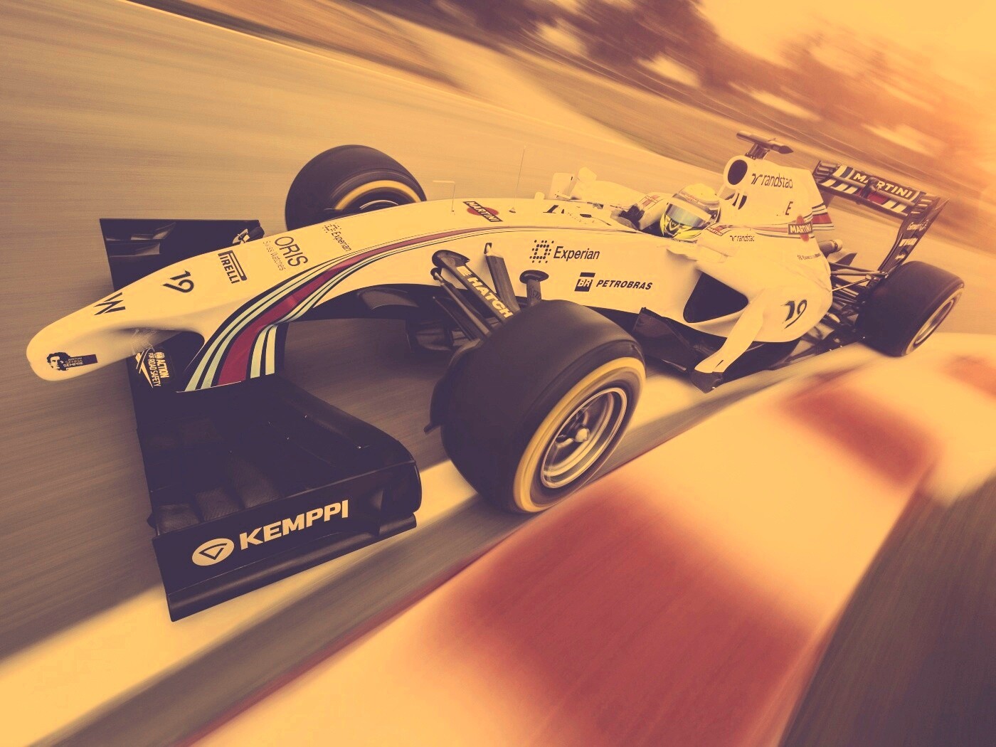 Гоночный болид F1 обои