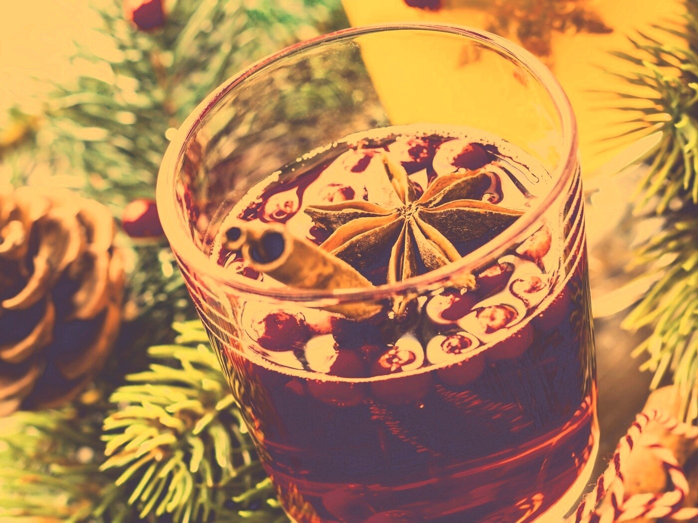 Глинтвейн с палочкой корицы обои