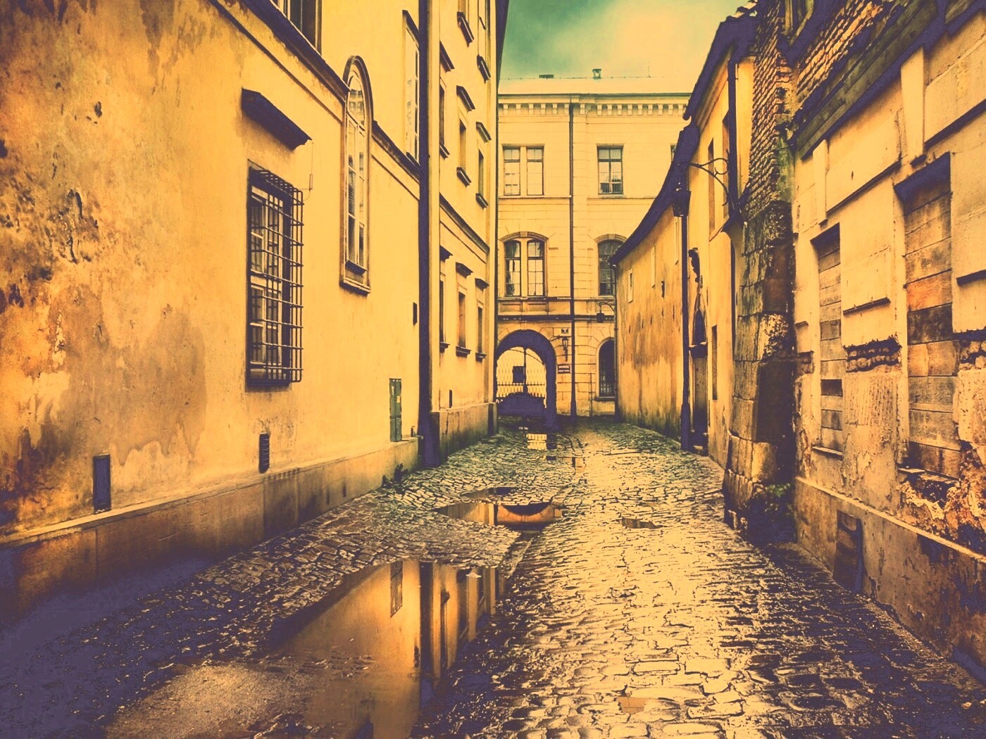 Проходной дворик обои