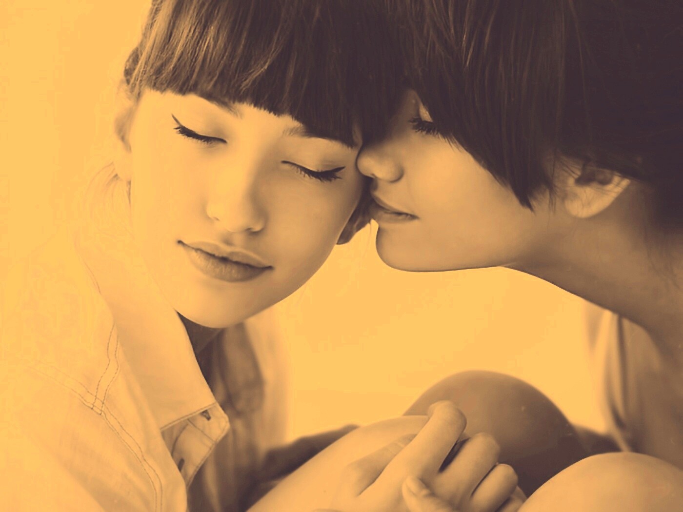 Две очень красивые девушки обои