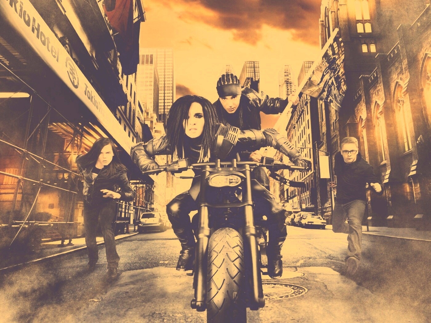 Tokio Hotel на мотоцикле обои