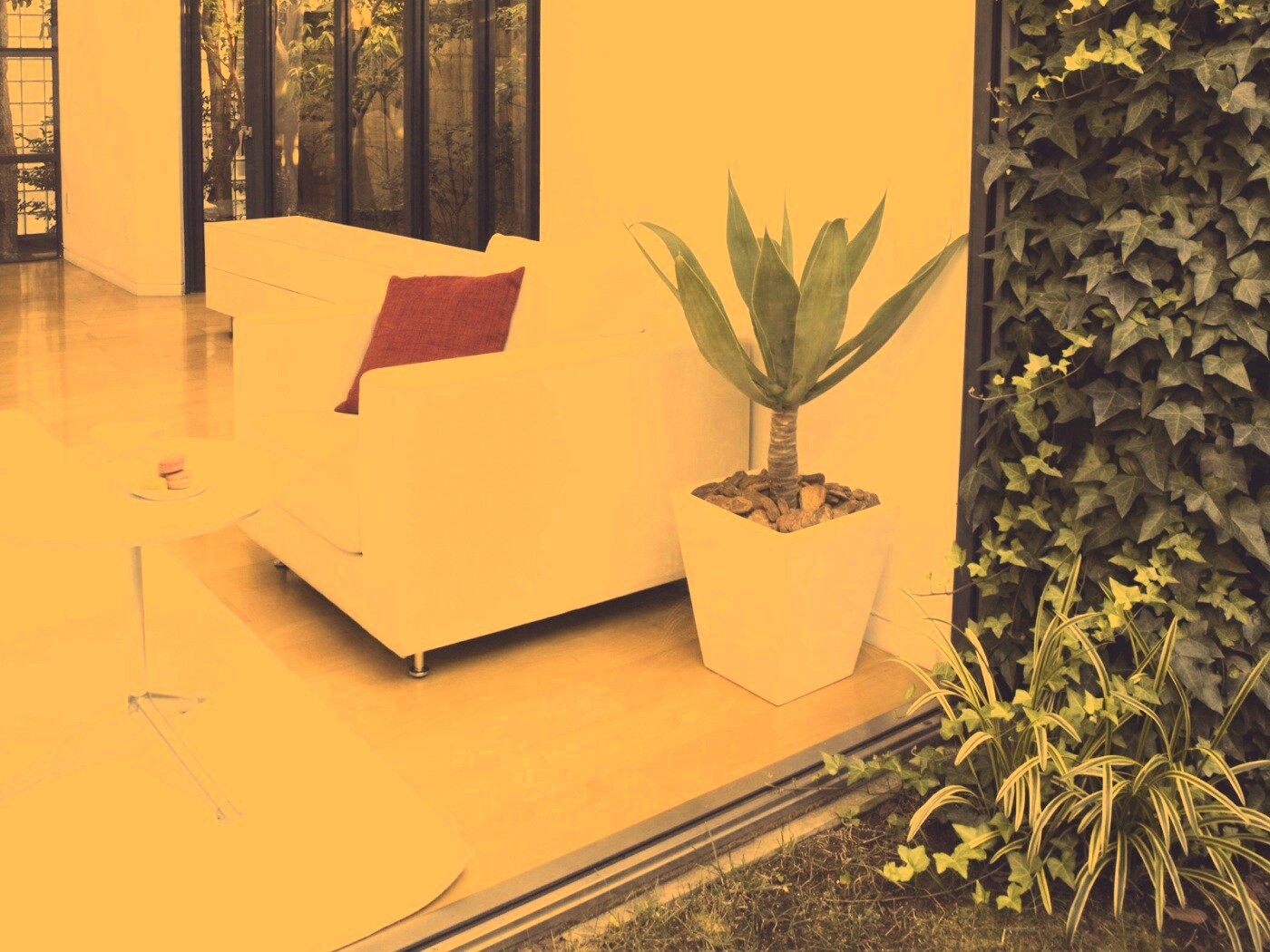 Белое кресло обои