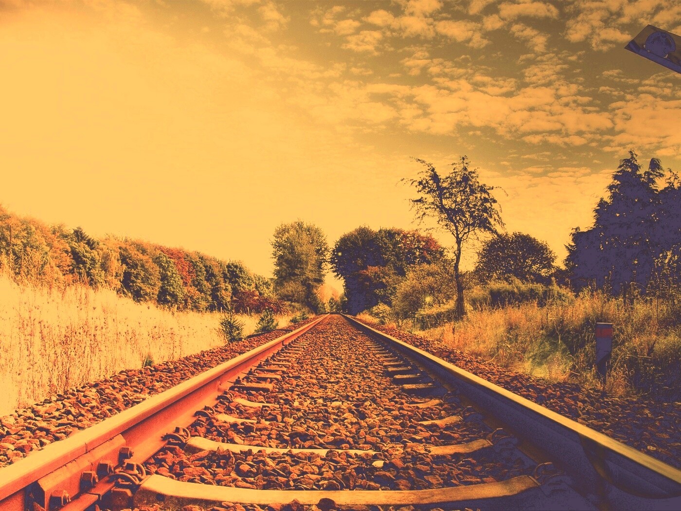 Уходящие в даль рельсы обои